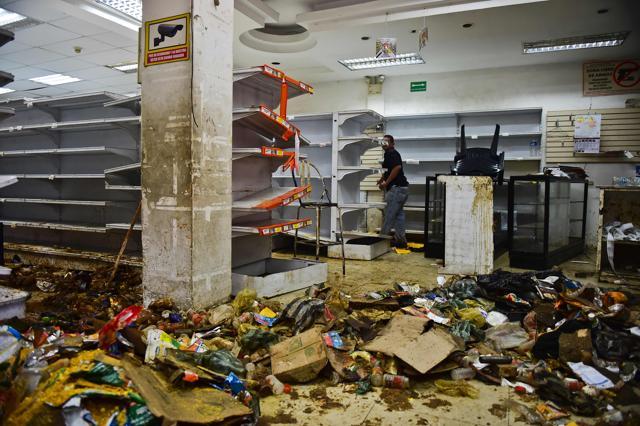 View of damages caused by looters in a supermarket in Caracas, on April 21. (AFP Photo) View of damages caused by looters in a supermarket in Caracas, on April 21. (AFP Photo)