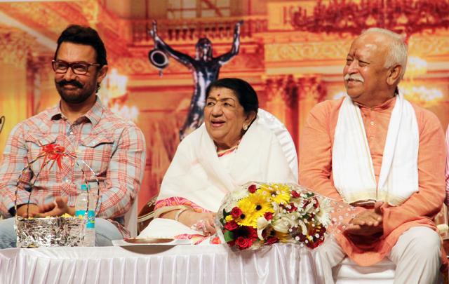 Actor Aamir Khan,Lata Mangeshkar and RSS chief Mohan Bhagwat during 75th Master Dinanath Mangeshkar award at Shanmukhanand Hall,King Circle in Mumbai, on Monday, April 24. (Pramod Thakur/HT Photo)