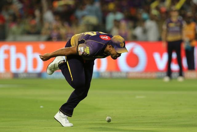 Yusuf Pathan drops Rahul Tripathi as Rising Pune Supergiant started off well. (BCCI) Yusuf Pathan drops Rahul Tripathi as Rising Pune Supergiant started off well. (BCCI)