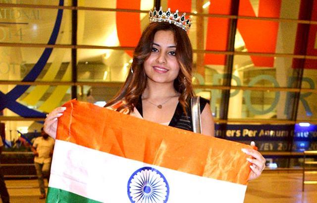 She posted this picture of her official Facebook page before leaving for the pageant. (Facebook//officialsrishtikaur)