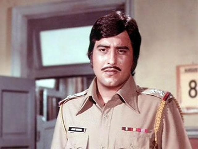 Nobody can close to Vinod Khanna in the cop’s role.