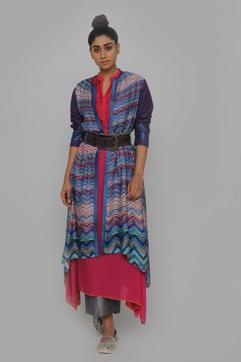 Go desk-to-date by adding a printed soft-cotton cape and wide belt to your light office kurta. (Krishna Mehta ) Go desk-to-date by adding a printed soft-cotton cape and wide belt to your light office kurta. (Krishna Mehta )