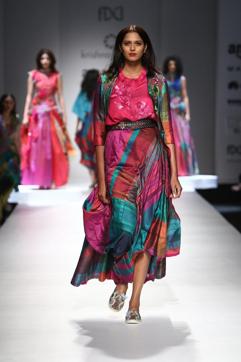 Saris can be turned into skirts or funky onesies. ‘Maheshwaris work the best because they breathe beautifully and lend a great fall to the garment,’ says designer Krishna Mehta. (Krishna Mehta )