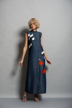 Chambray, denim’s lightweight doppelganger, is turning into dresses, jumpsuits and pants this season. Experiment by adding playful embellishments or embroidered patchwork. (Shahin Mannan ) Chambray, denim’s lightweight doppelganger, is turning into dresses, jumpsuits and pants this season. Experiment by adding playful embellishments or embroidered patchwork. (Shahin Mannan )