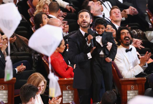 Jimmy Kimmel lifts Sunny Pawar. (REUTERS) Jimmy Kimmel lifts Sunny Pawar. (REUTERS)
