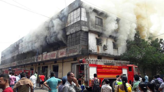 Officials said 20-metre-high flames triggered panic among Bhiwandi locals. (HT Photo) Officials said 20-metre-high flames triggered panic among Bhiwandi locals. (HT Photo)