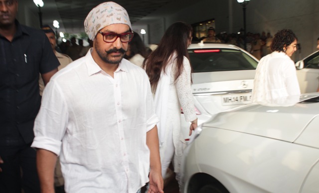 Aamir Khan at Vinod Khanna’s prayer meet. (Photo: Prodip Guha/HT)
