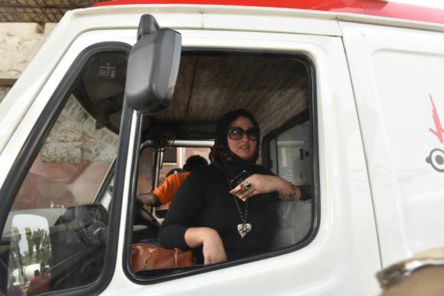 Shaimaa in the ambulance carrying Eman. (Pratham Gokhale/HT) Shaimaa in the ambulance carrying Eman. (Pratham Gokhale/HT)