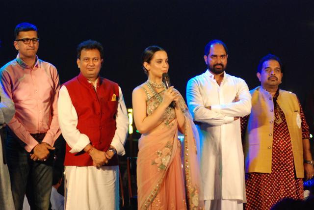 Kangana Ranaut who will be see playing Rani Laxmibai in her next film Manikanka - The Queen of Jhansi headed to Varanasi for a grand event where she revealed a 20- feet poster of the film at Dasaswamedh ghat. (Photo by Rajesh Kumar/Hindustan Times) Kangana Ranaut who will be see playing Rani Laxmibai in her next film Manikanka - The Queen of Jhansi headed to Varanasi for a grand event where she revealed a 20- feet poster of the film at Dasaswamedh ghat. (Photo by Rajesh Kumar/Hindustan Times)