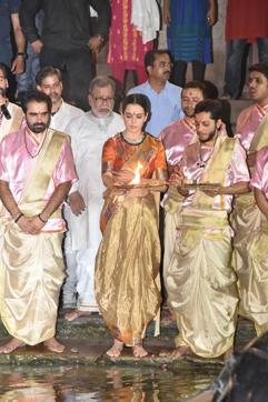 Uttar Pardesh: Kangana Ranaut at Dasaswamedh ghat in Varanasi. (Photo by Rajesh Kumar/Hindustan Times) Uttar Pardesh: Kangana Ranaut at Dasaswamedh ghat in Varanasi. (Photo by Rajesh Kumar/Hindustan Times)
