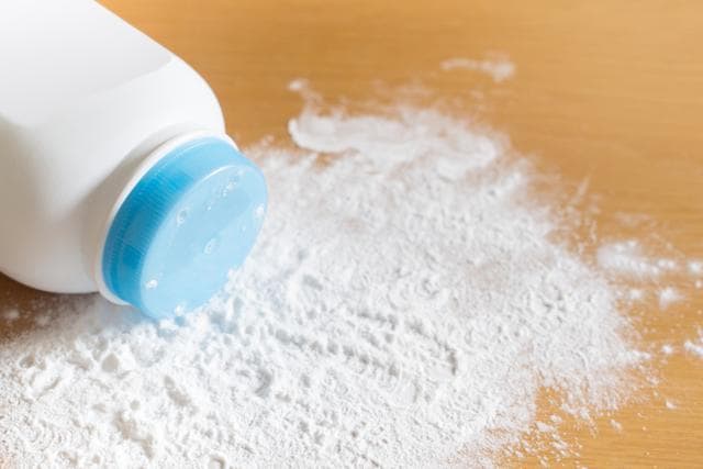 The biggest studies have found no link between talcum powder applied to the genitals and ovarian cancer. But about two dozen smaller studies over three decades have mostly found a modest connection — a 20% to 40% increased risk among talc users. (Shutterstock) The biggest studies have found no link between talcum powder applied to the genitals and ovarian cancer. But about two dozen smaller studies over three decades have mostly found a modest connection — a 20% to 40% increased risk among talc users. (Shutterstock)