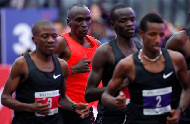 Eliud Kipchoge (2nd L) runs behind pace-makers during an attempt to break the two-hour marathon barrier at the Monza circuit in Italy. (REUTERS) Eliud Kipchoge (2nd L) runs behind pace-makers during an attempt to break the two-hour marathon barrier at the Monza circuit in Italy. (REUTERS)
