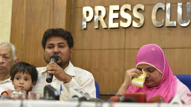 Bilkis Bano along with husband Yakub Rasool during the press conference. (Raj K Raj/HT PHOTO)