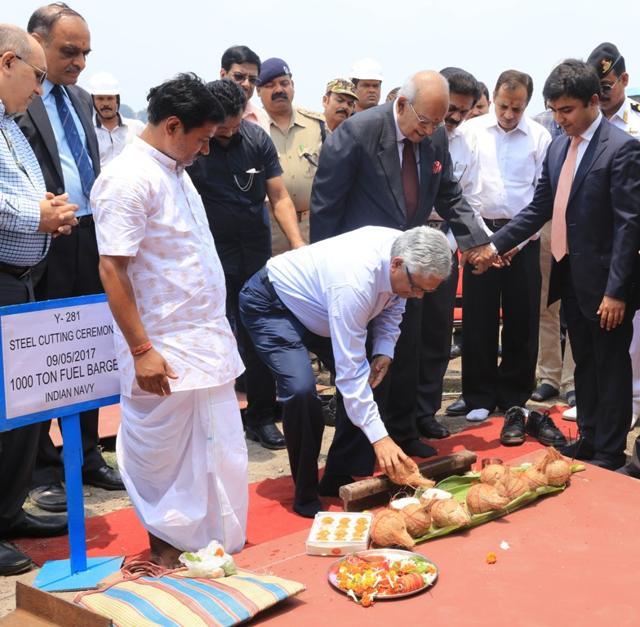 Dr Madhavan Nair Rajeevan , (wearing white shirt) secretary, ministry of earth sciences, chairman, Earth System Science Organisation &amp; chairman, Earth Commission and Jagdish Prasad Chowdhary (in grey suit), executive chairman, Titagarh Wagons at the inaugural ceremony. (HT Photo)