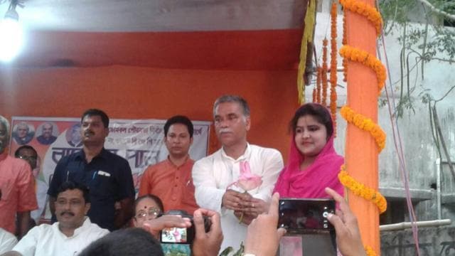 Rima Khatun Bibi (in pink dupatta), a BJP candidate ward 19 of Domkal, blamed Trinamool leaders for carrying out a campaign to create confusion among the voters. (HT Photo) Rima Khatun Bibi (in pink dupatta), a BJP candidate ward 19 of Domkal, blamed Trinamool leaders for carrying out a campaign to create confusion among the voters. (HT Photo)