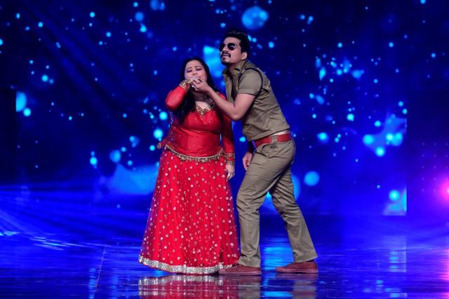 Bharti Singh and Harsh as Salman and Sonakshi on the sets of Nach Baliye. Bharti Singh and Harsh as Salman and Sonakshi on the sets of Nach Baliye.