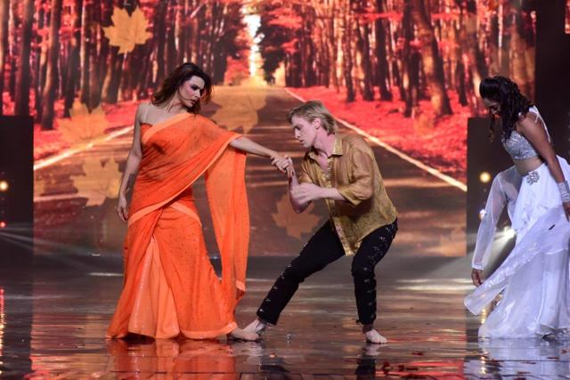 Aashka and Brent as Kajol and SRK on the sets of Nach Baliye. Aashka and Brent as Kajol and SRK on the sets of Nach Baliye.