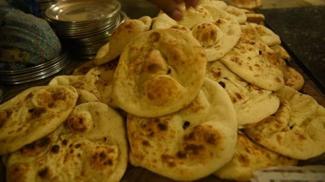 Nihari tastes best with freshly baked rotis.