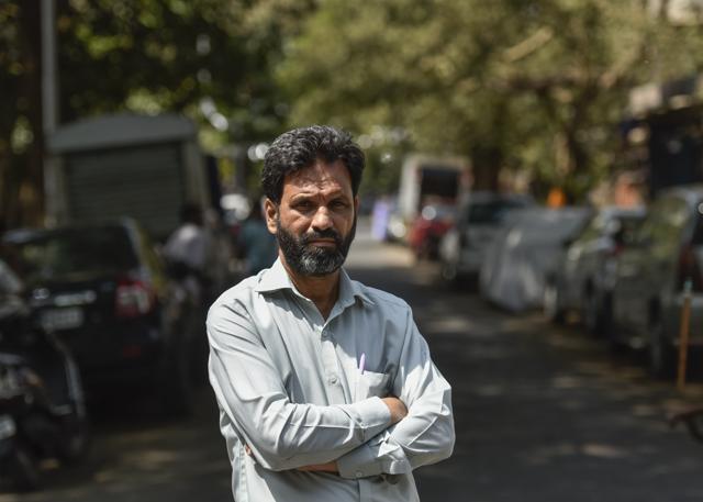 Farooq Mapkar, who was shot in his shoulder in 1993. (Kunal Patil/HT Photo) Farooq Mapkar, who was shot in his shoulder in 1993. (Kunal Patil/HT Photo)
