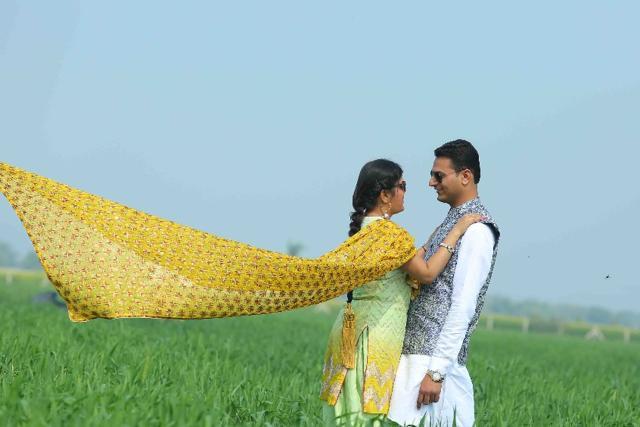 Recreating the DDLJ magic, Manisha Saraf and Vaibhav Mittal shot their pre-wedding album at Manesar. (Anil Garg) Recreating the DDLJ magic, Manisha Saraf and Vaibhav Mittal shot their pre-wedding album at Manesar. (Anil Garg)