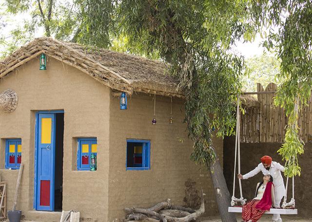 Gurgaon-based couple Harpreet Singh Kakkar and Pawandeep Kakkar got their pre-wedding video shot in Gurgaon at a farmhouse. Gurgaon-based couple Harpreet Singh Kakkar and Pawandeep Kakkar got their pre-wedding video shot in Gurgaon at a farmhouse.