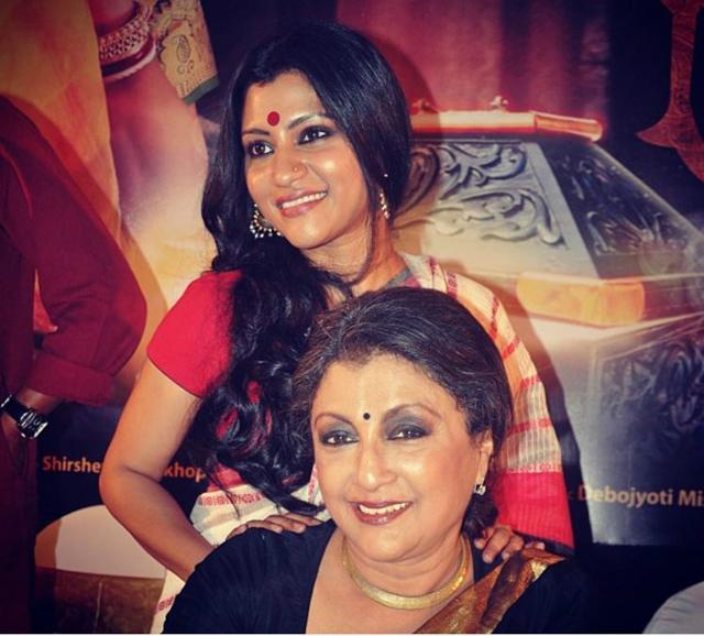 Konkona Sen Sharma and Aparna Sen strike a pose in their trademark saris and bindis. (Instagram/konkona)