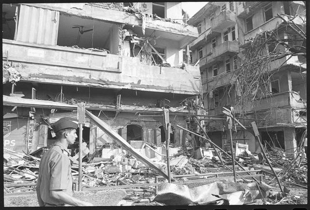 Worli, on 13 March, 1993 after the bomb blasts in Bombay. (Sanjay Sharma/HT Photo) Worli, on 13 March, 1993 after the bomb blasts in Bombay. (Sanjay Sharma/HT Photo)