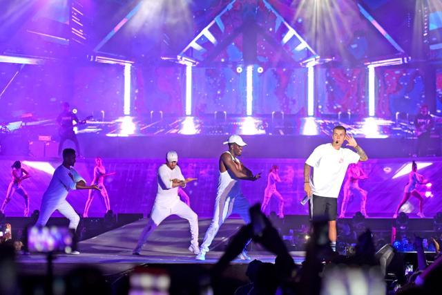 Pop singer Justin Bieber on his maiden tour to India as a part of his Purpose World Tour. (Pratik Chorge/HT Photo) Pop singer Justin Bieber on his maiden tour to India as a part of his Purpose World Tour. (Pratik Chorge/HT Photo)