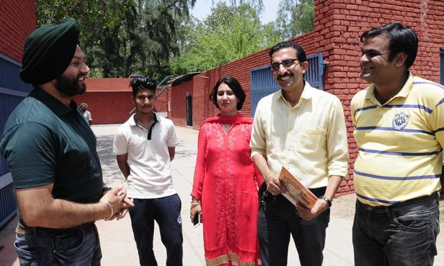 Sushil Arora and his wife Anju have adopted a sanke. (HT Photo) Sushil Arora and his wife Anju have adopted a sanke. (HT Photo)