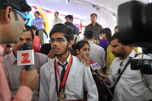 Time to interview: Toppers busy in interviews to TV channels during felicitation function of the meritorious students of the MP state board examinations in Bhopal on Friday. (Mujeeb Faruqui/HT Photo) Time to interview: Toppers busy in interviews to TV channels during felicitation function of the meritorious students of the MP state board examinations in Bhopal on Friday. (Mujeeb Faruqui/HT Photo)