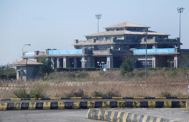 Runway at Pathankot airport is being used by army to transports goods, personnel off and on. (HT Photo) Runway at Pathankot airport is being used by army to transports goods, personnel off and on. (HT Photo)