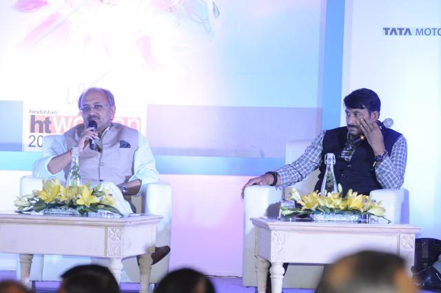 Health minister Siddharth Nath Singh along with Delhi BJP chief Manoj Tiwari taking questions on the issue during an interactive session. (HT Photo) Health minister Siddharth Nath Singh along with Delhi BJP chief Manoj Tiwari taking questions on the issue during an interactive session. (HT Photo)