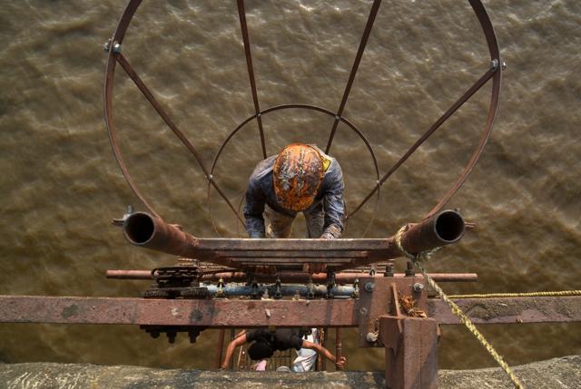 Repairs being carried out on the bridge. (Prashant Waydande /HT)