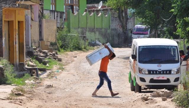 Jhangar villagers take their belongings with them while moving to safer places following cross-border firing in Nowshera. (Nitin Kanotra/HT Photo)