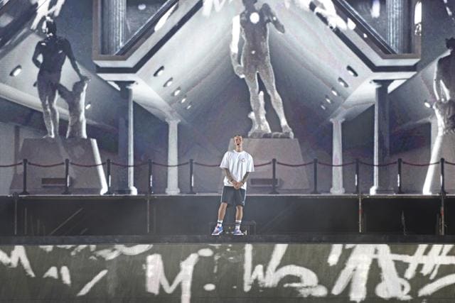 Canadian pop singer Justin Bieber performs for his purpose tour at DYPatil stadium,Nerul in Mumbai, India. (Pratik Chorge/HT Photo) Canadian pop singer Justin Bieber performs for his purpose tour at DYPatil stadium,Nerul in Mumbai, India. (Pratik Chorge/HT Photo)