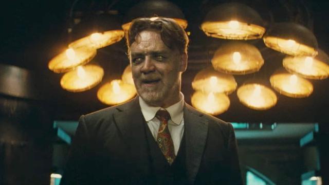 Russell Crowe’s Dr.Hyde reveal in the featurette. (Universal)