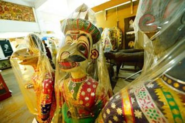 Mannequins inside the Malliah Memorial Theatre Craft Museum. (Livemint) Mannequins inside the Malliah Memorial Theatre Craft Museum. (Livemint)