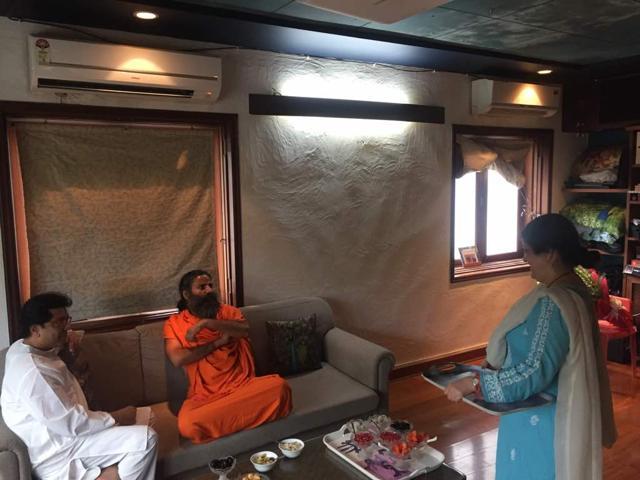 MNS chief Raj Thackeray with the yoga guru at his home. (HT) MNS chief Raj Thackeray with the yoga guru at his home. (HT)
