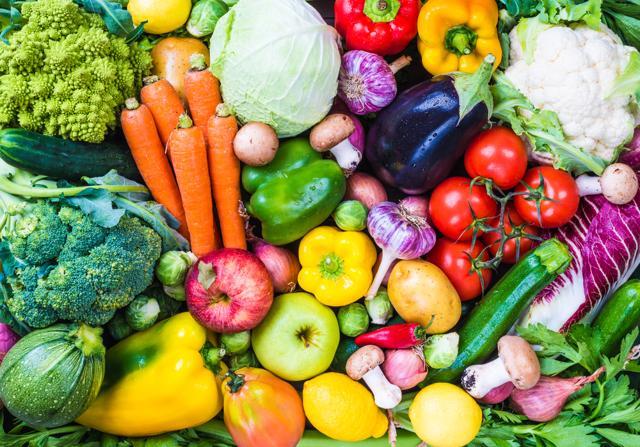 Low-glycemic foods such as starches found in whole grains, legumes, lentils, chickpeas, vegetables, leafy greens help keep age-related eye diseases at bay. (Shutterstock) Low-glycemic foods such as starches found in whole grains, legumes, lentils, chickpeas, vegetables, leafy greens help keep age-related eye diseases at bay. (Shutterstock)
