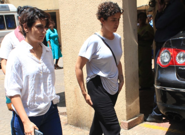 Dangal girls Fatima Sana Sheikh and Sanya Malhotra arrive to attend Rema Lagoo’s funeral. (Photo: Prodip Guha/ Hindustan Times)