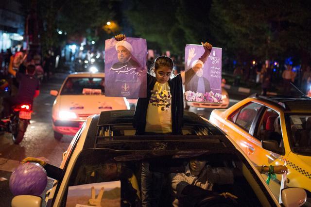 A girl holds posters of Iranian President Hassan Rouhani during a campaign rally in Tehran, Iran, May 17, 2017. Picture taken May 17, 2017. (REUTERS Photo)