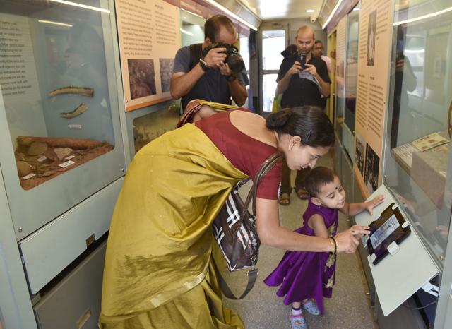 The kids had a fun time swiping through digitalised versions of old newspaper clippings. (Anshuman Poyrekar / HT Photo)