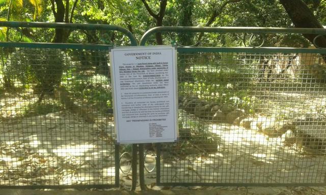 A government notice put up on another gate of the bungalow. (HT)
