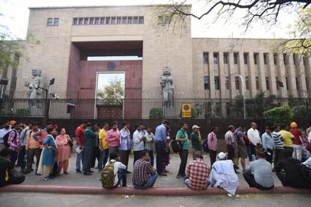 Months after India demonetised a major part of its currency, people used social media and WhatsApp to exchange and get information, which was not often true. (Ravi Choudhary/HT PHOTO) Months after India demonetised a major part of its currency, people used social media and WhatsApp to exchange and get information, which was not often true. (Ravi Choudhary/HT PHOTO)