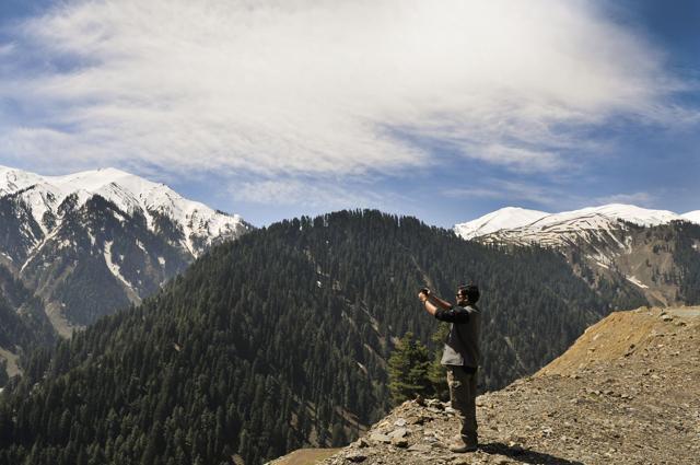 With minimum elevation of 5400 ft at Bafliaz and a maximum elevation of 11,500 ft at Pir-Ki-Gali, the stretch offers visual treats for tourists and trekking options for thrill seekers. (Waseem Andrabi/HT Photo) With minimum elevation of 5400 ft at Bafliaz and a maximum elevation of 11,500 ft at Pir-Ki-Gali, the stretch offers visual treats for tourists and trekking options for thrill seekers. (Waseem Andrabi/HT Photo)