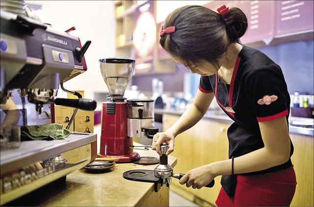 Café Trung Nyuyen is the Vietnamese equivalent of Starbucks. (Getty images) Café Trung Nyuyen is the Vietnamese equivalent of Starbucks. (Getty images)