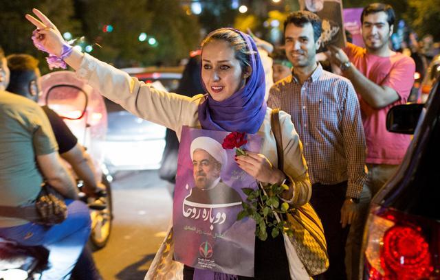 A woman holds a poster of Iranian President Hassan Rouhani during a campaign rally in Tehran, Iran, May 17, 2017. (REUTERS Photo) A woman holds a poster of Iranian President Hassan Rouhani during a campaign rally in Tehran, Iran, May 17, 2017. (REUTERS Photo)