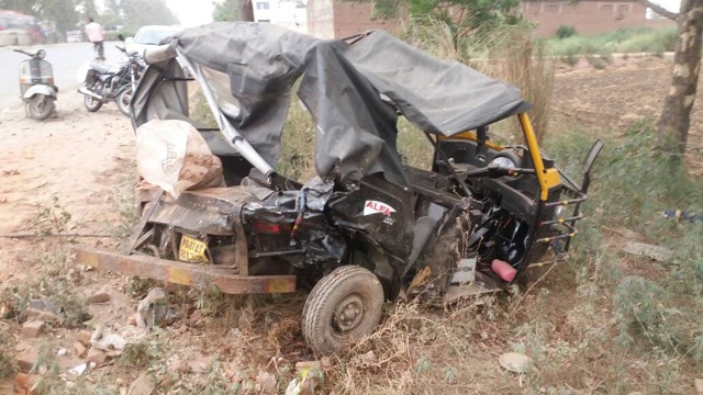 The impact of the collision was so powerful that five pilgrims died on the spot. (Sameer Sehgal/HT Photo) The impact of the collision was so powerful that five pilgrims died on the spot. (Sameer Sehgal/HT Photo)