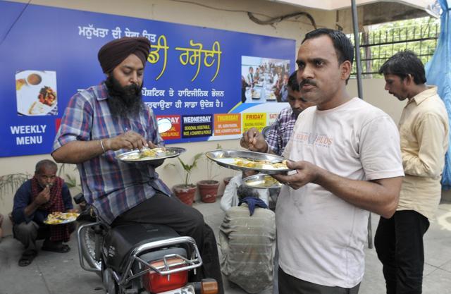 People having food at ‘Saddi Rasoi’ near Civil Hospital in Ludhiana. (Gurminder Singh/HT Photo) People having food at ‘Saddi Rasoi’ near Civil Hospital in Ludhiana. (Gurminder Singh/HT Photo)