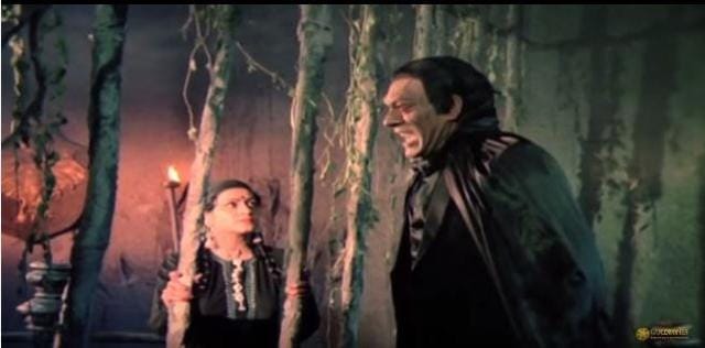 Anirudh Agarwal as Navela (Dracula) and Aruna Irani as his follower in Band Darwaza (1990). (YouTube)